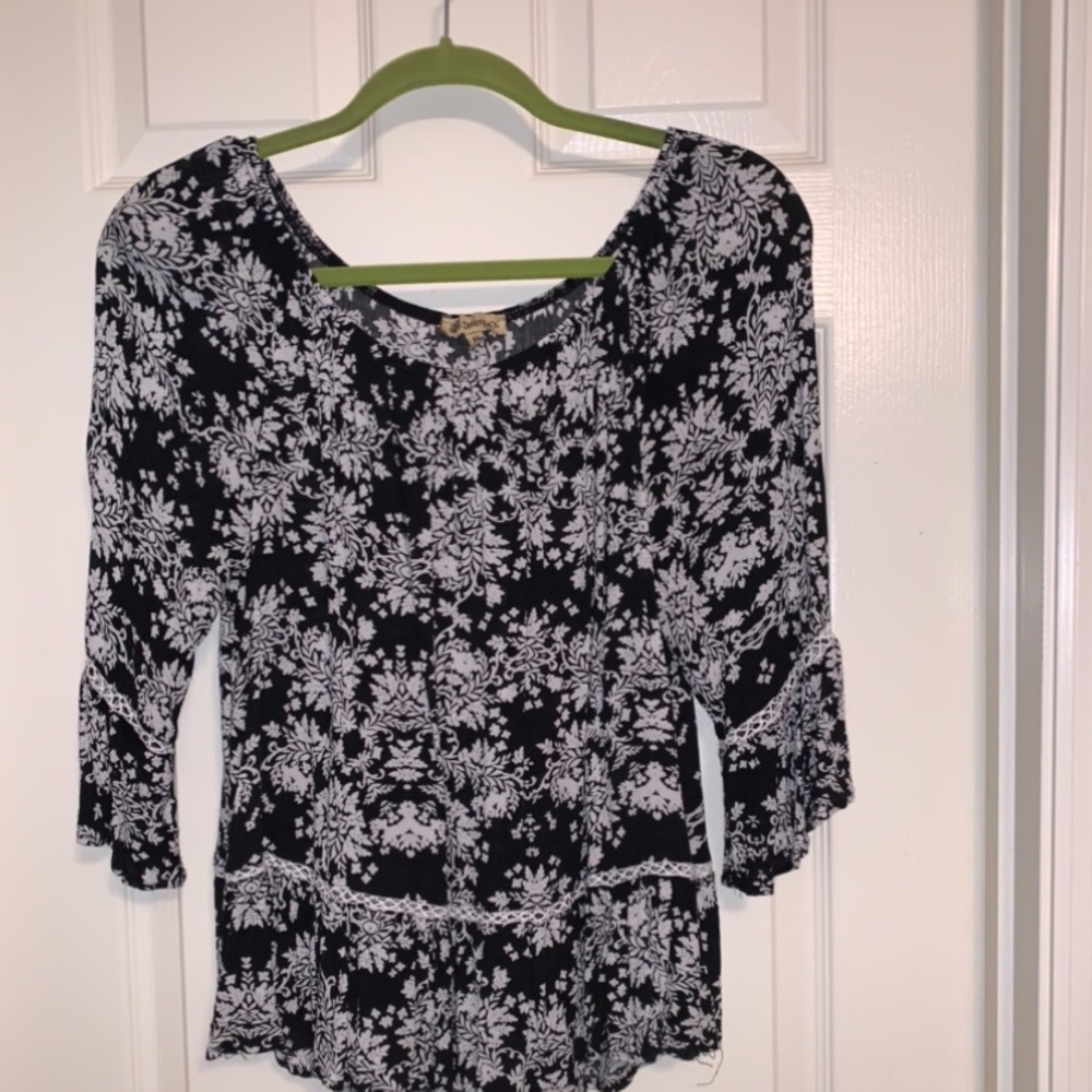 LAST CHANCE!! Democracy, black ruffle top, M